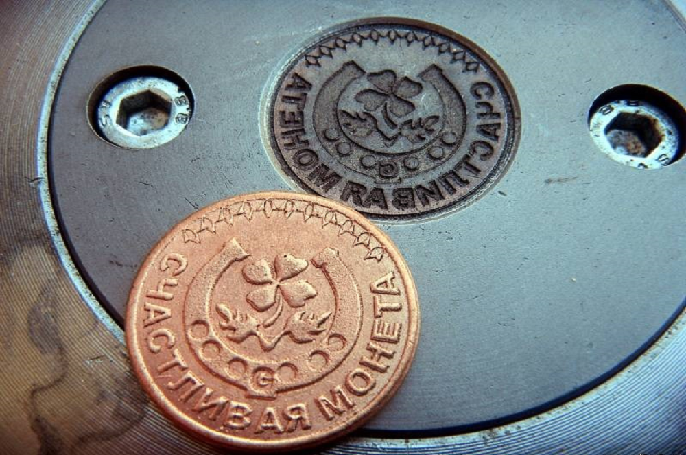 Клише для чеканки монет. Чеканка сувенирных монет. Штамповка монет. Оборудование для чеканки сувенирных монет.